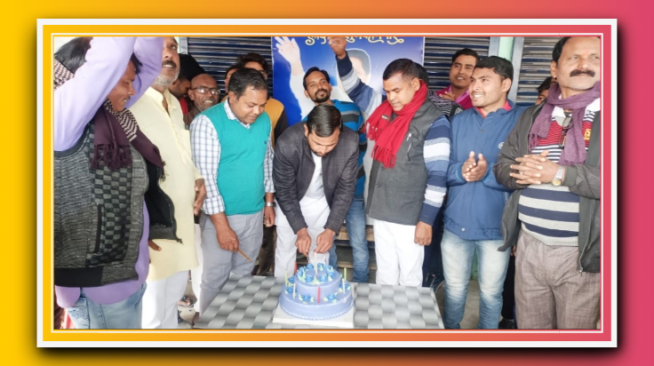 केक काटकर मनाया गया बसपा सुप्रीमो का जन्मदिन