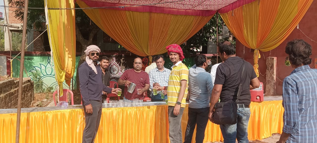 हनुमान जयंती के अवसर पर दिन में शरबत और शाम को विशाल भण्डारा का आयोजन 
