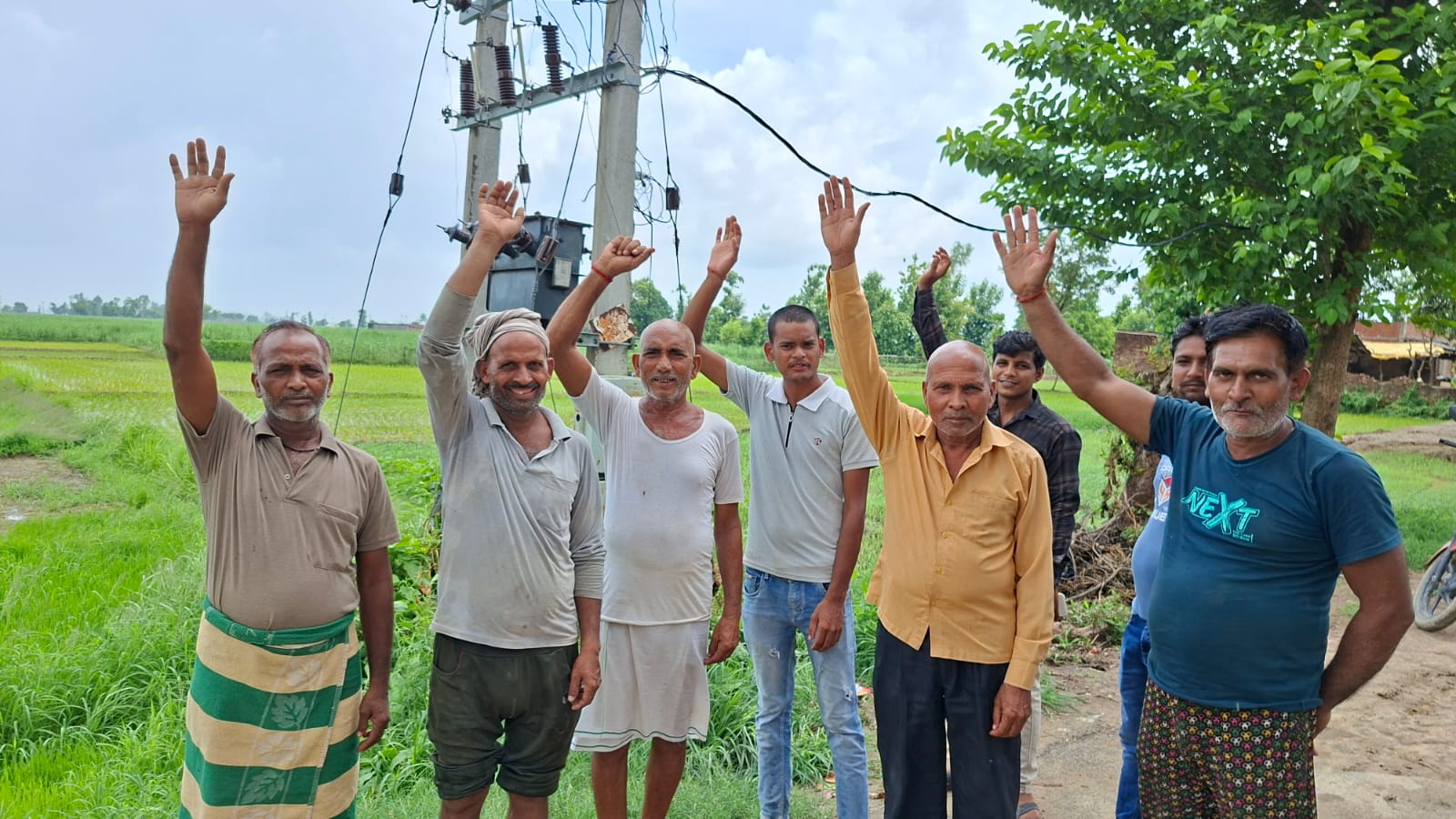 पिछले एक सप्ताह से 500 घर की आवादी अंधेरे में।शिकायत के बावजूद नहीं बदला गया ट्रांसफार्मर