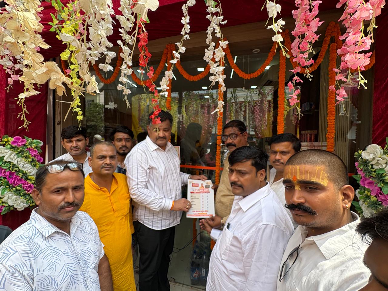गोरखपुर ग्रामीण विधायक विपिन सिंह ने व्यापारियों संग की जीएसटी सुधारों पर चर्चा