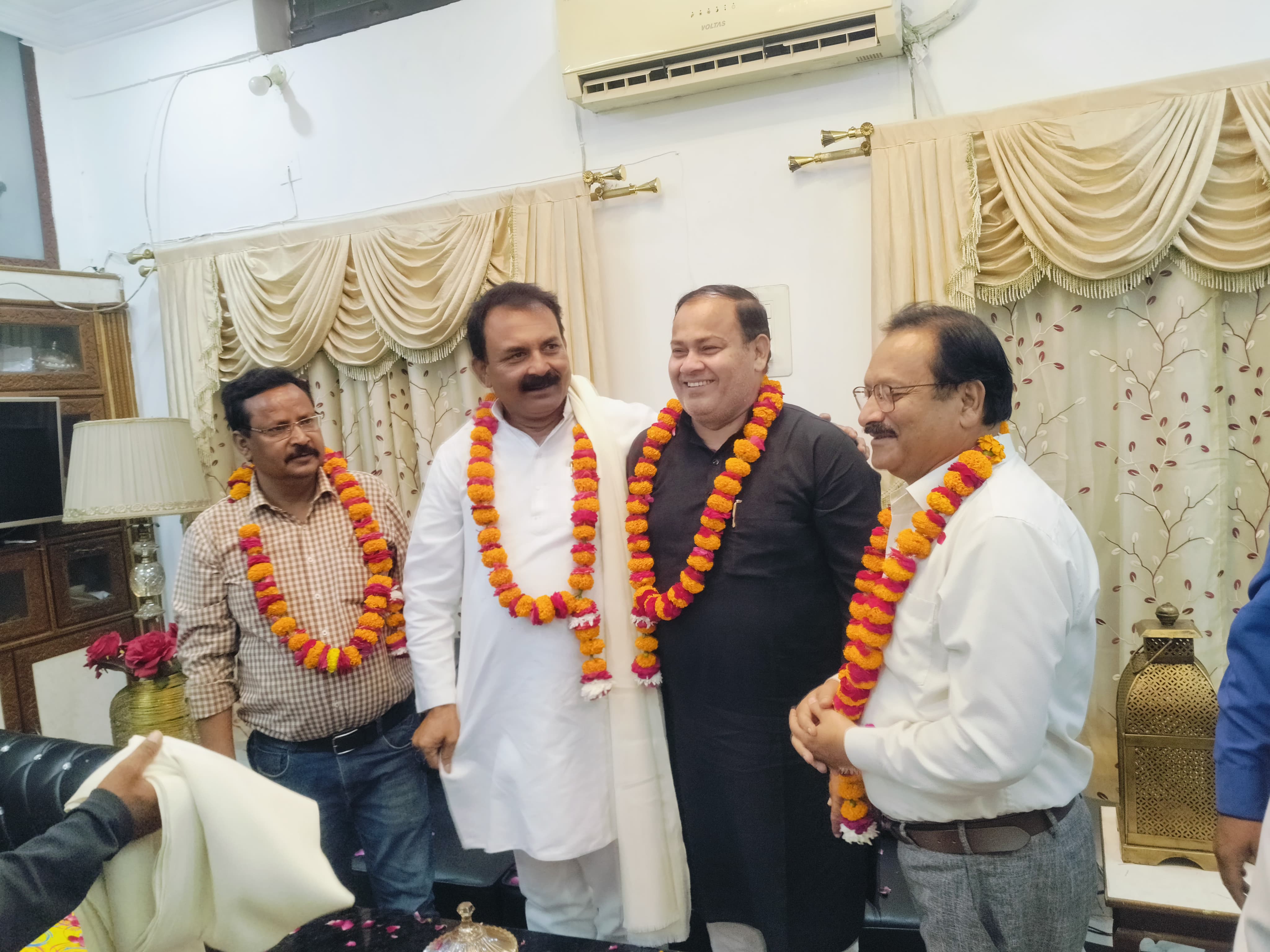 लगातार तीन सप्ताह से रईस अहमद का चल रहा है स्वागत का दौरा।