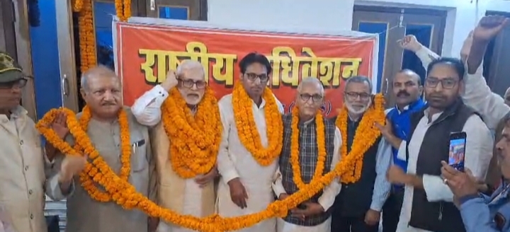 वाराणसी में प्राॅउटिस्ट सर्व समाज का राष्ट्रीय अधिवेशन सम्पन्न, दिलीप सिंह सागर बने नए राष्ट्रीय अध्यक्ष