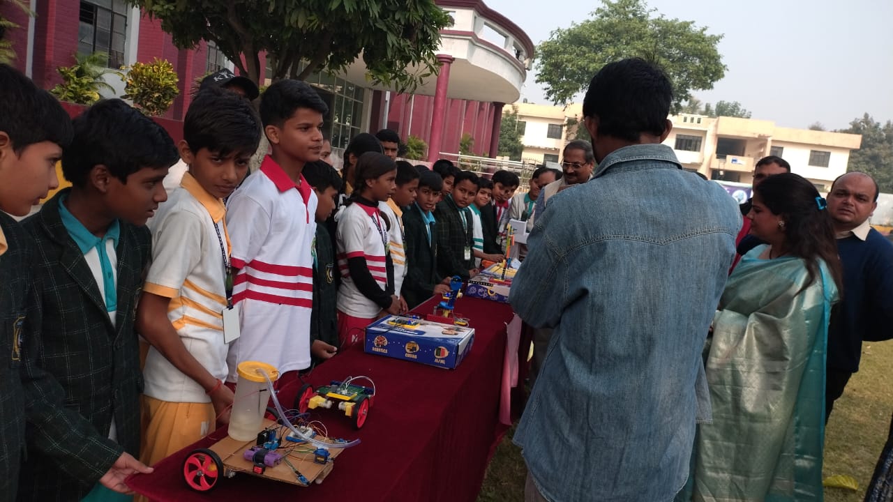रोबोटिक और AI के माध्यम से दिखा बच्चों का हुनर