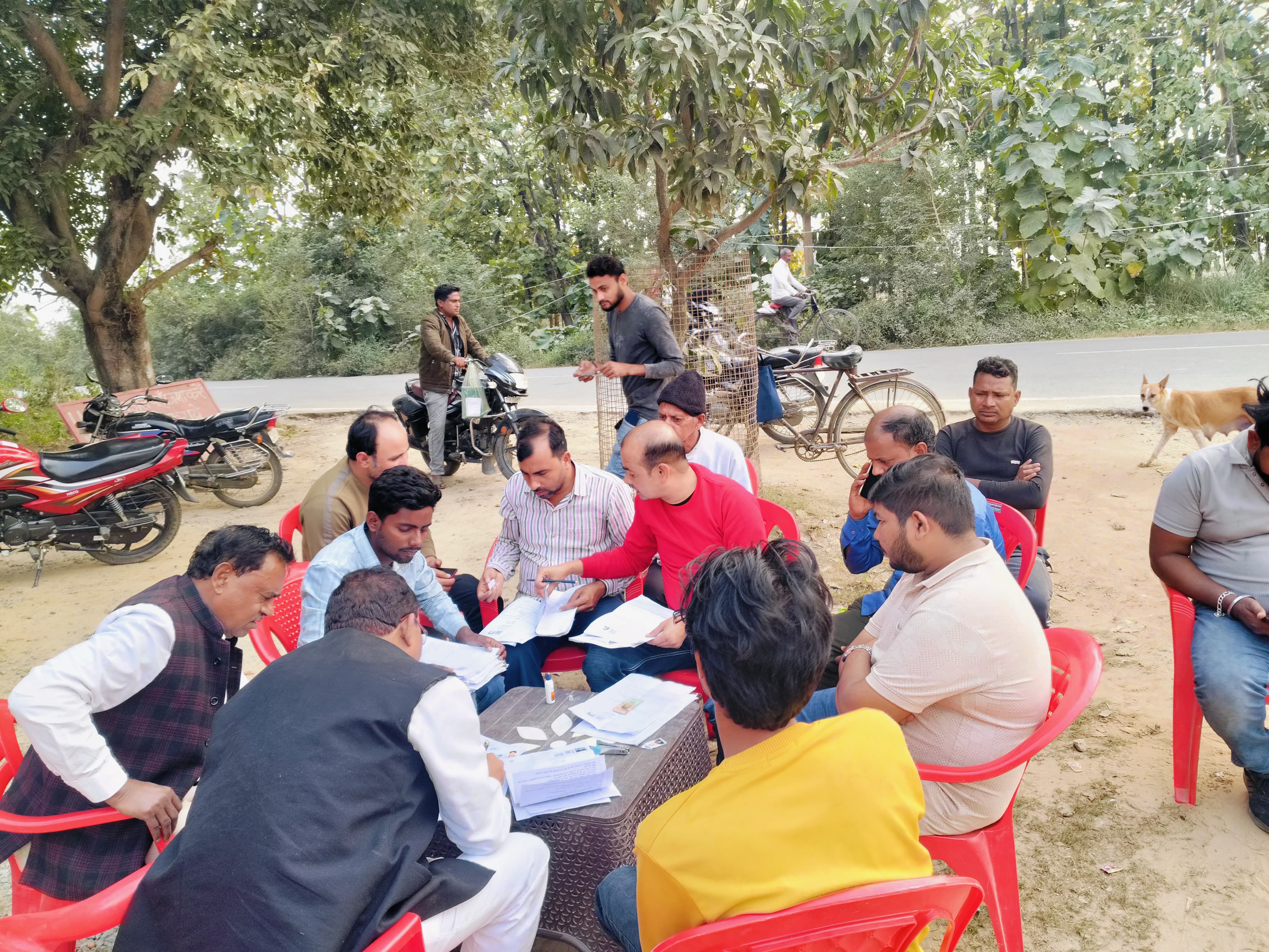 गणना पत्र भरवाने में SIR पर महत्वपूर्ण जानकारी देने में अहम भूमिका निभा रहे हैं रईस अहमद