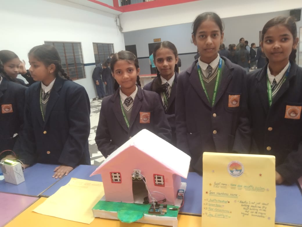 आदित्य पब्लिक स्कूल में रोबोटिक्स प्रदर्शनी का सफल आयोजन, 45 मॉडलों ने आकर्षित किया ध्यान