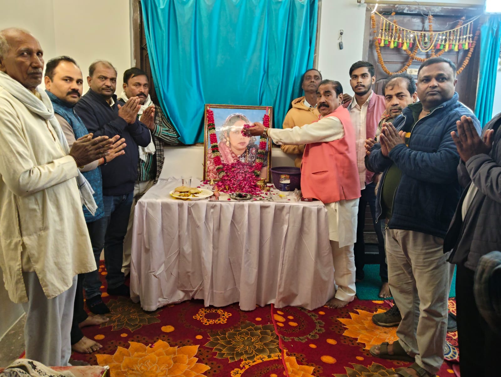 नम आंखों से दी गई श्रद्धांजलि, पूर्व विधायक माधो पासवान की पत्नी की तृतीय तिथि पर उमड़ा जनसैलाब