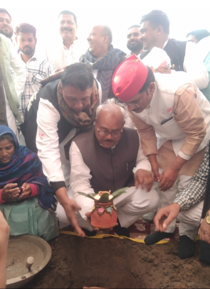 पीडीए भवन योजना से उजड़ा परिवार को मिला सहारा, लाल बिहारी यादव ने किया शिलान्यास