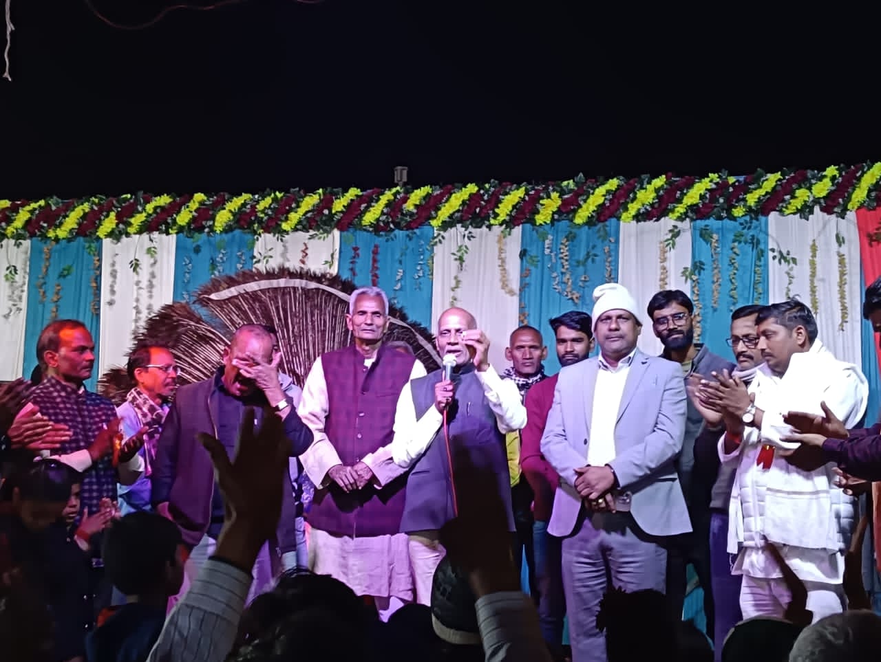 करमैना गांव में विशाल भंडारे में पहुंचे विधायक व ब्लॉक प्रमुख, आरसीसी सड़क निर्माण का दिया आश्वासन