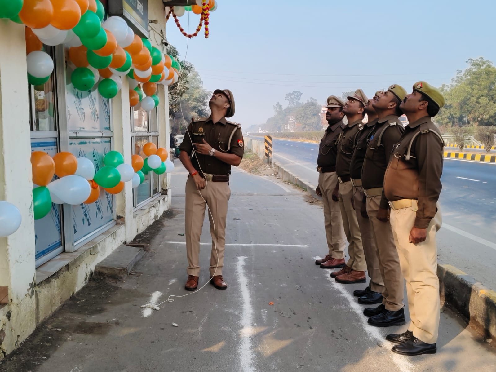 सोनबरसा क्षेत्र में गणतंत्र दिवस हर्षोल्लास के साथ मनाया गया, संस्थानों में हुआ ध्वजारोहण