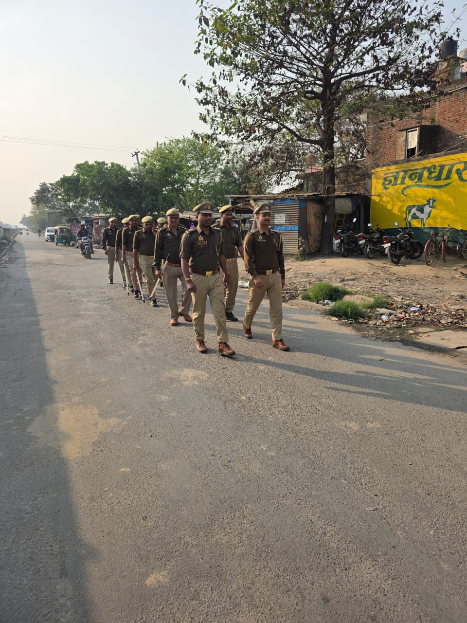 होली–रमजान से पहले सोनबरसा बाजार में पुलिस का फ्लैग मार्च, हुड़दंगियों को सख्त चेतावनी