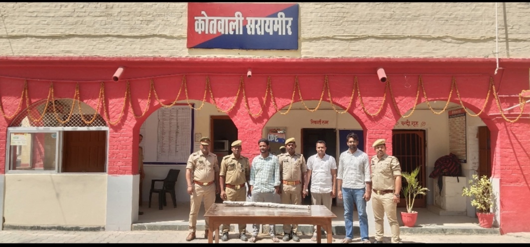 सरायमीर पुलिस ने गन के साथ 3 अभियुक्त को गिरफ्तार कर किया चालान 