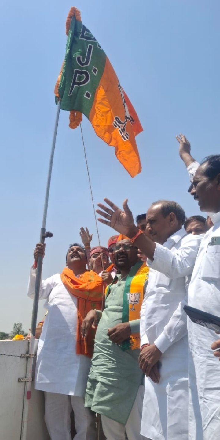 आजमगढ़::भाजपा का 45वाँ स्थापना दिवस बड़े धूमधाम से मनाया गया 