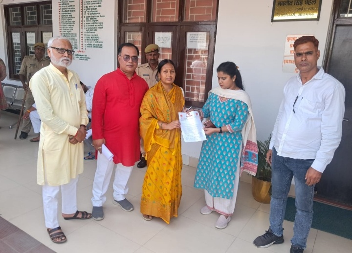 शिवसेना  द्वारा जनहित में पाँच सूत्रिय मांग को लेकर डीएम को ज्ञापन