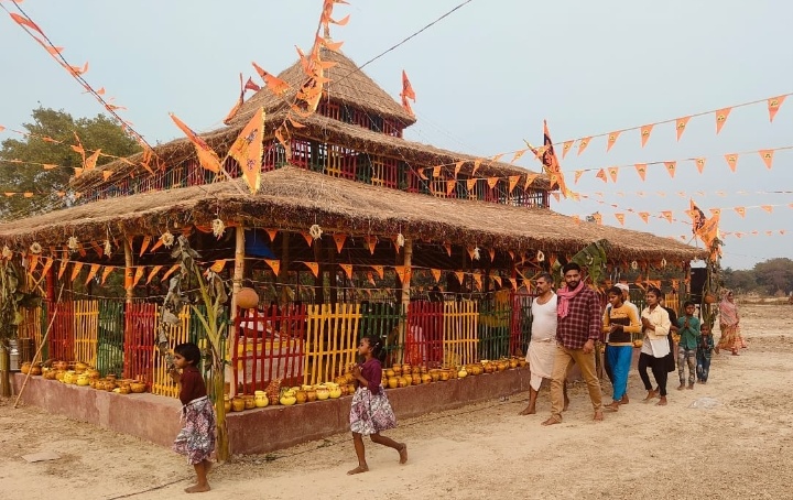 यज्ञ मंडल की परिक्रमा कर श्रद्धालुओं ने की सुख, शांति व समृद्धि की कामना 