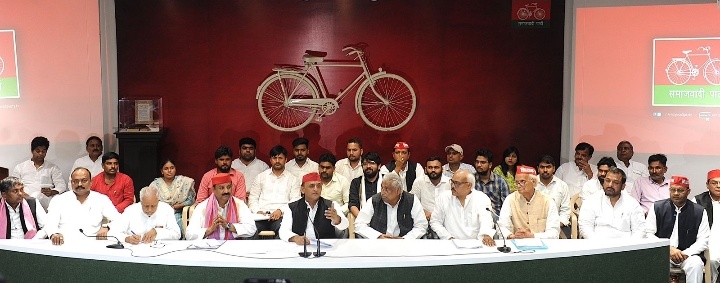समाजवादी पार्टी के राष्ट्रीय अध्यक्ष अखिलेश यादव भाजपा सरकार शिक्षा और स्वास्थ्य विभाग को बर्बाद  कर दिया