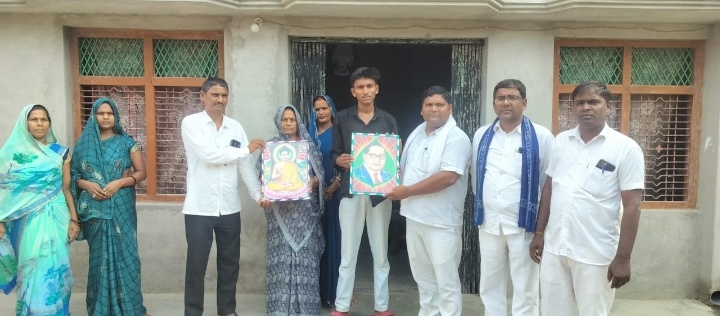 नीट परीक्षा में उत्तीर्ण सौरभ कुमार का बसपा कार्यकर्ताओं ने किया सम्मानित