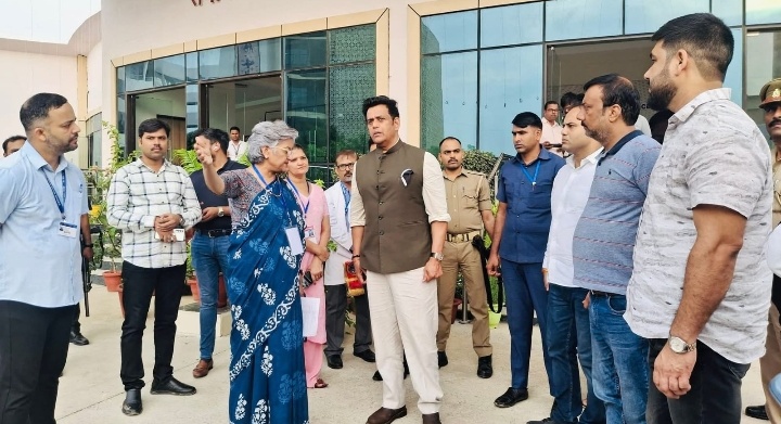 राष्ट्रपति दौरे की तैयारियों को लेकर गोरखपुर एम्स व आयुष विश्वविद्यालय पहुंचे सांसद रवि किशन शुक्ला, दिया आवश्यक दिशा-निर्देश