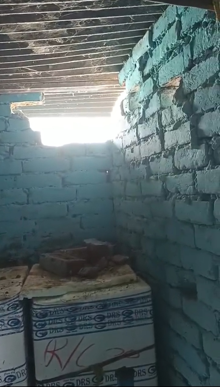 दुकान में रखे मछली और पैसे पर चोरों ने किया हाथ साफ 