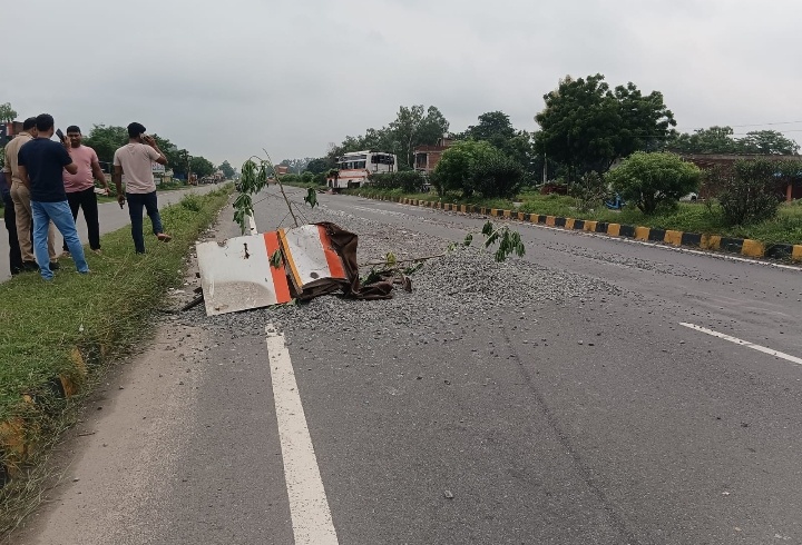 अज्ञात ट्रेलर में पीछे बस टकराया,छः लोग घायल