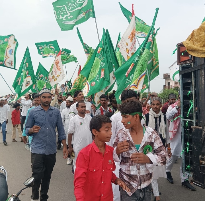 जश्ने ईद मिलादुन नबी के जन्मदिन पर निकला बारावफात का जुलूस।