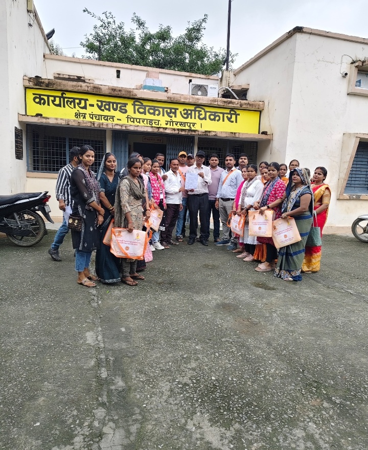पंचायत सहायकों ने बीडीओ को सौंपा ज्ञापन, क्रॉप सर्वे बहिष्कार की दी चेतावनी