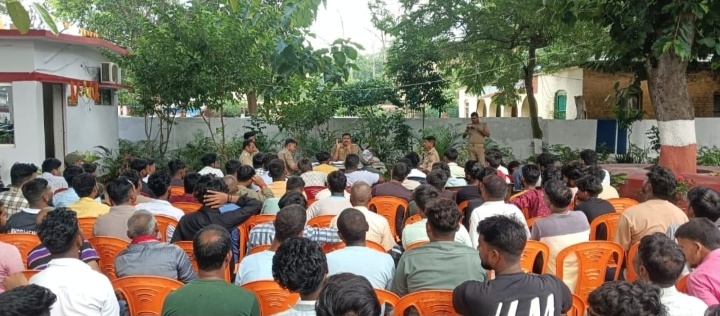 थाना प्रभारी की अध्यक्षता में दुर्गा पूजा समितियों की बैठक सम्पन्न, शांति व्यवस्था बनाए रखने की अपील