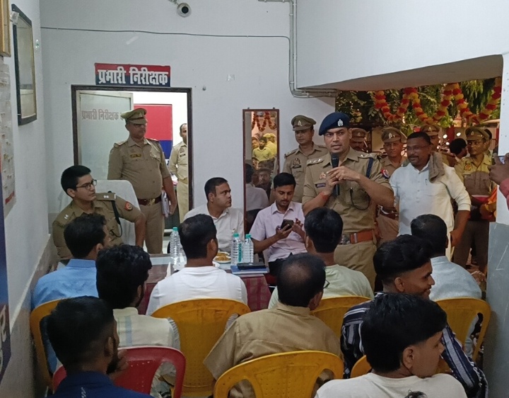 गोरखपुर में दुर्गा पूजा व दशहरा शांति पूर्वक संपन्न कराने को लेकर पुलिस-प्रशासन की बैठक