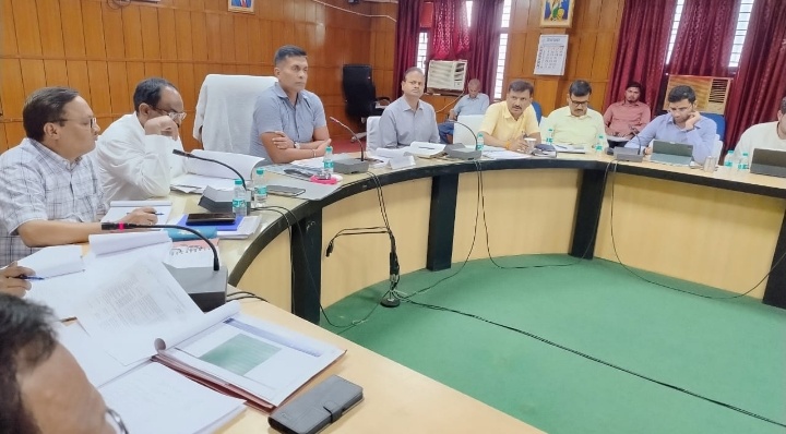 तीनों जनपद के सीडीओ हर माह 5-5 परियोजनाओं का मौके पर निरीक्षण करें और रिपोर्ट दें: मण्डलायुक्त