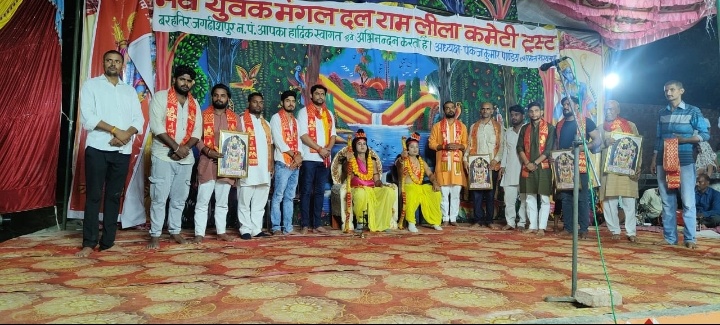 “जहानागंज रामलीला में विहिप पदाधिकारियों ने किया शुभारंभ”