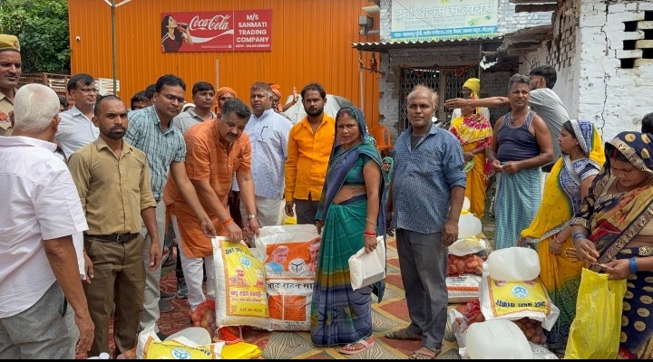 विधायक विपिन सिंह ने 3150 बाढ़ प्रभावित परिवारों को बांटी राहत सामग्री