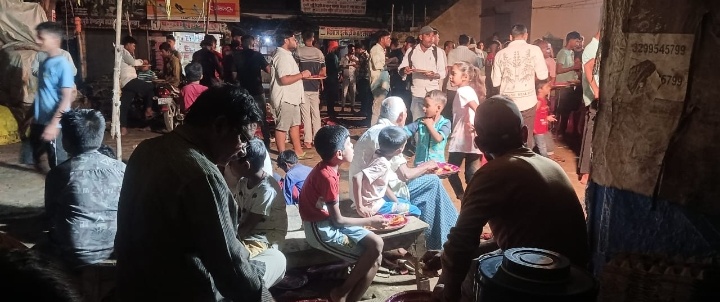 प्रतिमा विसर्जन के बाद विसाल  भण्डारें का आयोजन।