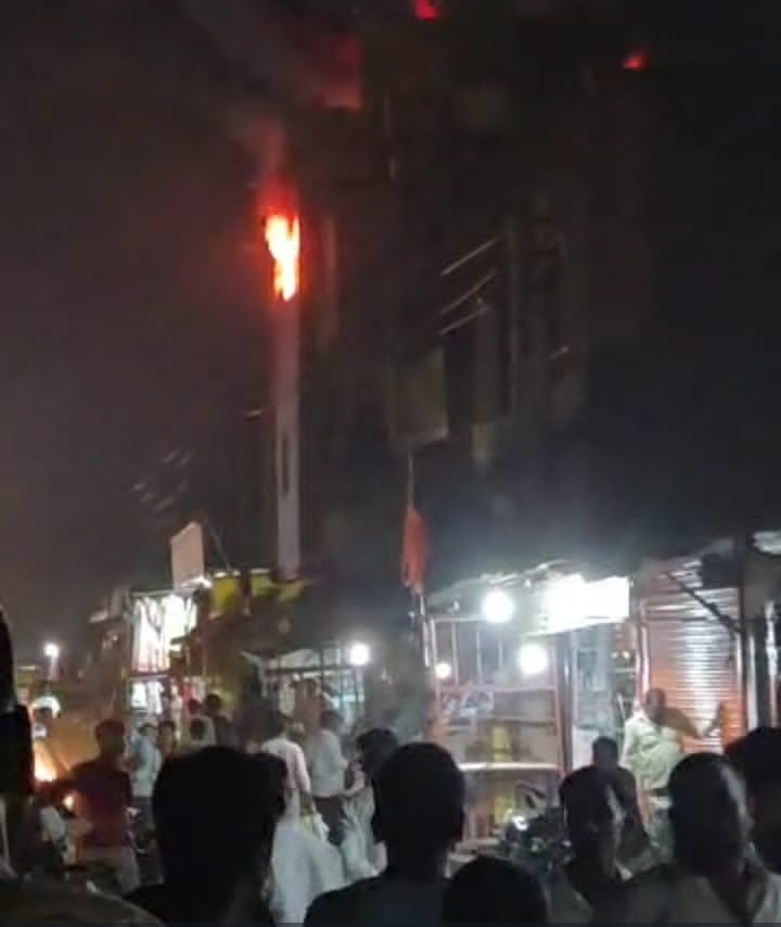 सोनबरसा के लगा शॉर्ट सर्किट से आग, लाखों का नुकसान