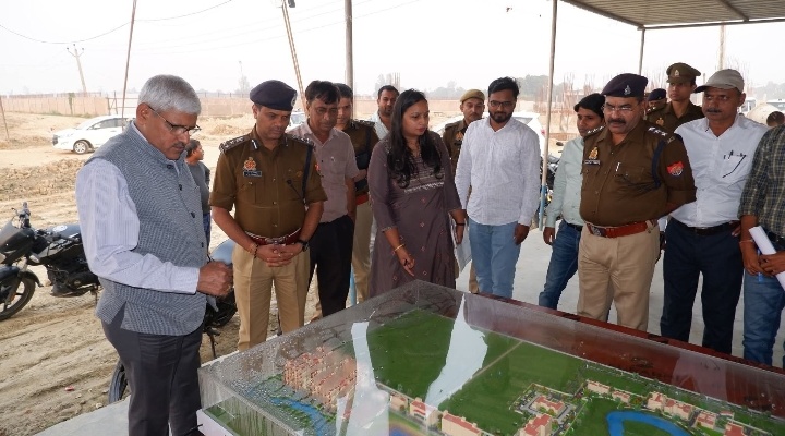 गोरखपुर के पिपराइच ब्लाक के अंतर्गत कोनी पीएसी व महिला पुलिस ट्रेनिंग स्कूल परिसर का निरीक्षण किया गया।