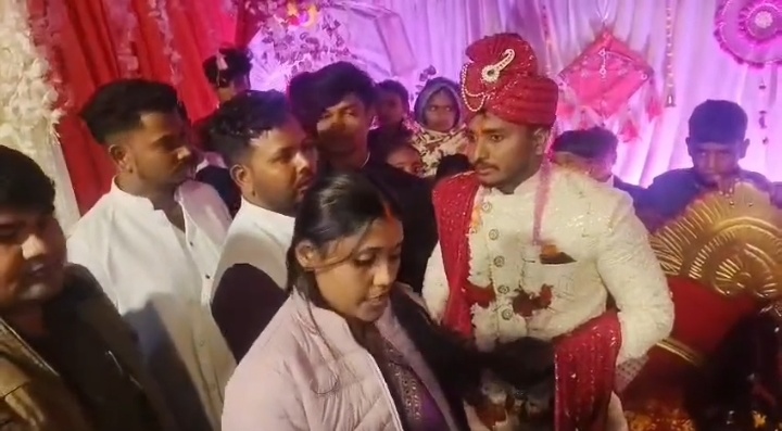 शादी समारोह में पहली पत्नी का हंगामा: पैकोलिया में पुलिस मौजूद, फिर भी नहीं रुका अवैध विवाह