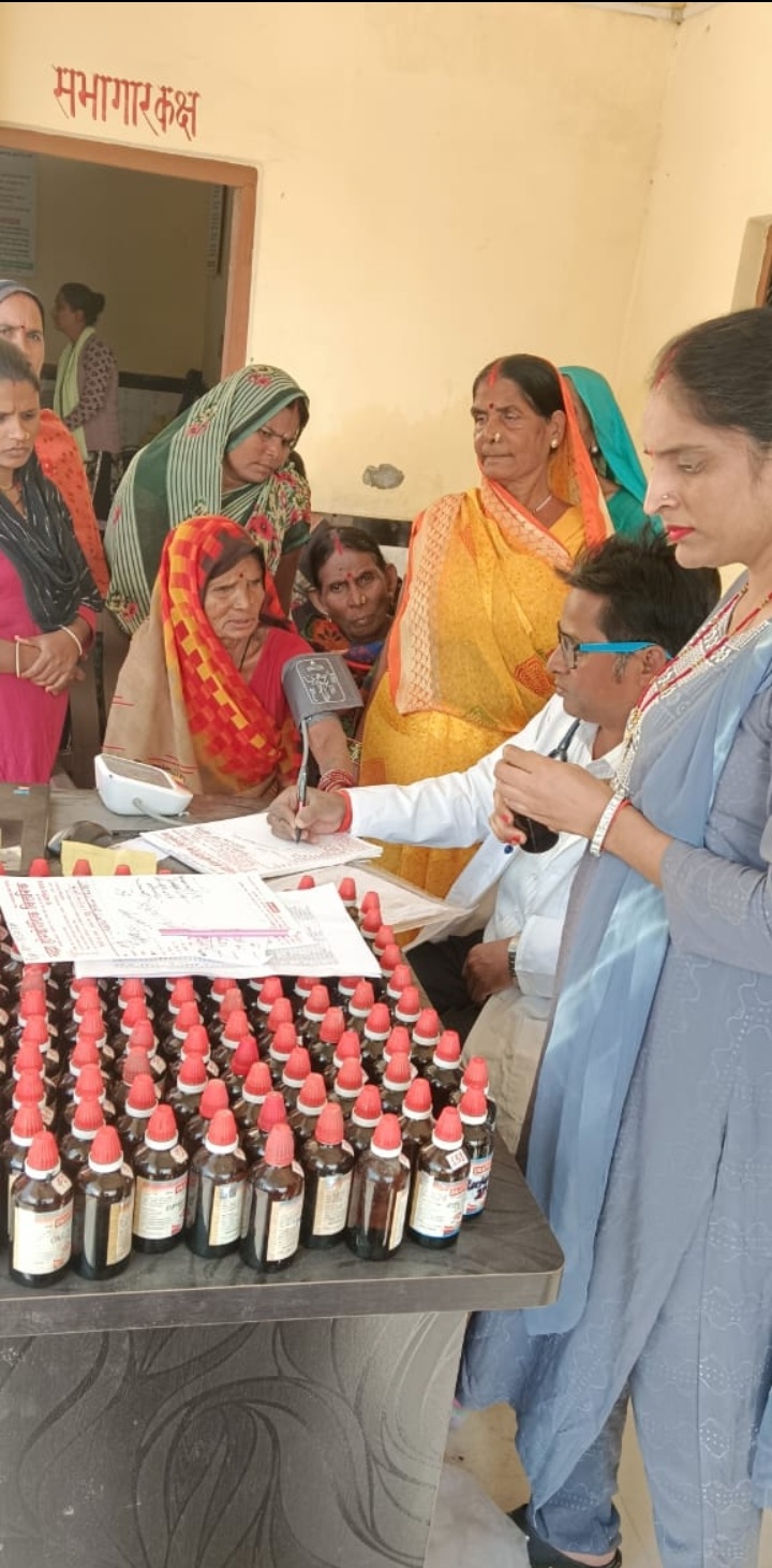 बेलवा खुर्द में लगा निःशुल्क स्वास्थ्य शिविर, सौ से अधिक मरीजों की जांच