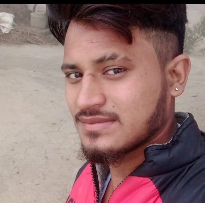 युवक ने पेड़ से लटककर की आत्महत्या, परिवार में पसरा मातम