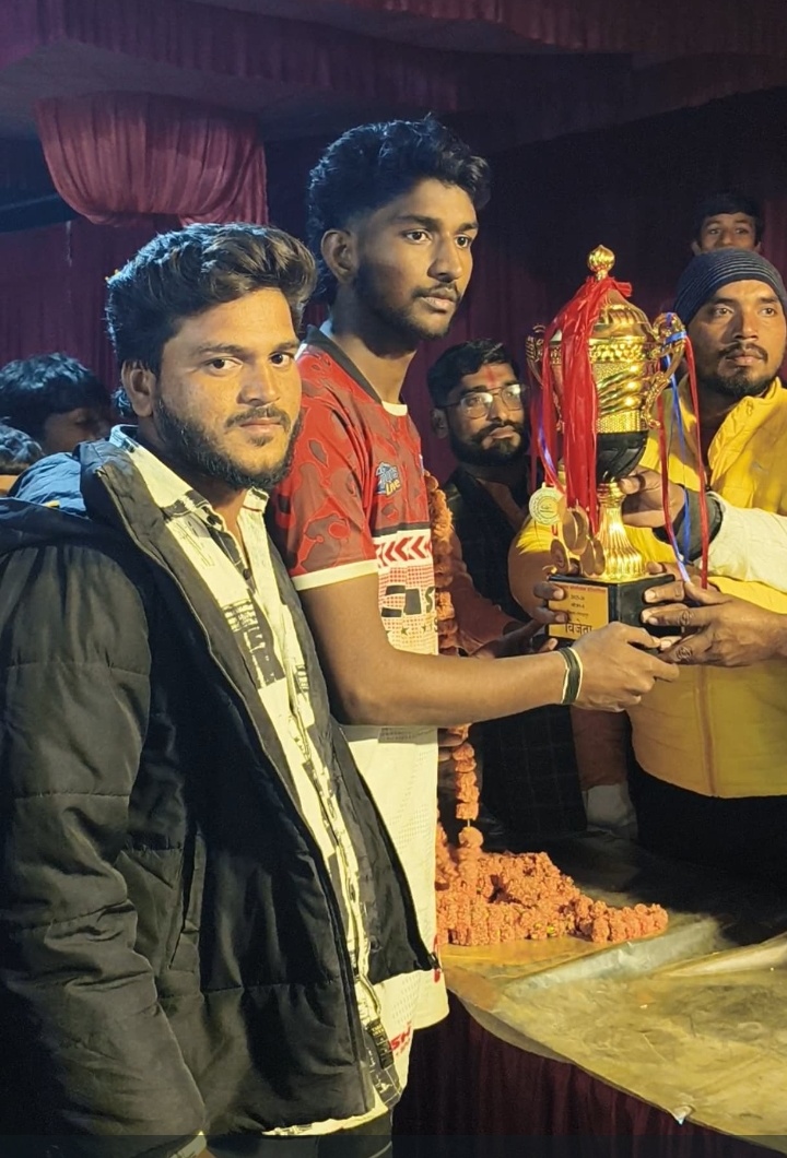 गहिरा चौबे टोला ने जीती वार्षिक वॉलीबॉल प्रतियोगिता की ट्रॉफी