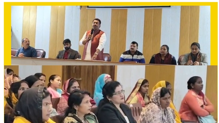 लखपति दीदी अभियान को सफल बनाने को खोराबार में बैठक