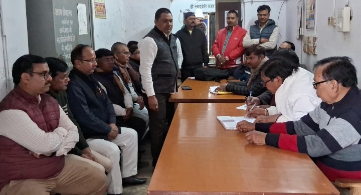 आजमगढ़। टैक्स बार ने बुलाई आपात बैठक, चुनाव अधिकारी पर लगाया धांधली का आरोप,