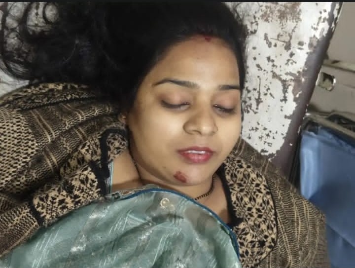 कुसम्ही जंगल में सड़क हादसा, ट्रैक्टर-ट्रॉली की चपेट में आने से महिला की मौत, पति व बच्चा घायल