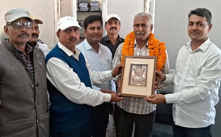 सेवानिवृत्त पर उपनिरीक्षक को दी गई विदाई