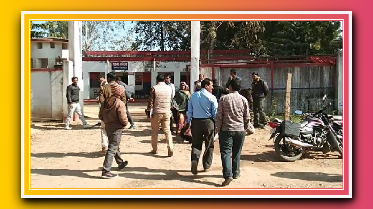 प्रयागराज में स्कूल संचालक की हत्या, एसिड से जलाया; गांव की लड़की पुलिस की हिरासत में