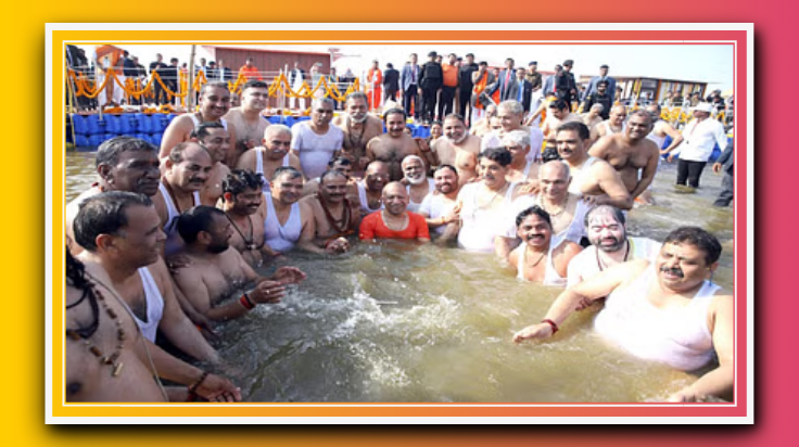 योगी ने संगम पर लगाई झाड़ू, गंगा से निकाला कचरा: महाकुंभ खत्म, लेकिन आस्था की भीड़ कायम