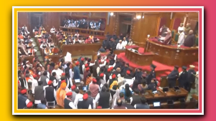 सपा का हंगामा, अभिभाषण पूरा नहीं पढ़ पाईं राज्यपाल: 59 मिनट का था...महज 8 मिनट पढ़कर लौटीं; बेड़ियों में विधानसभा पहुंचे सपा विधायक