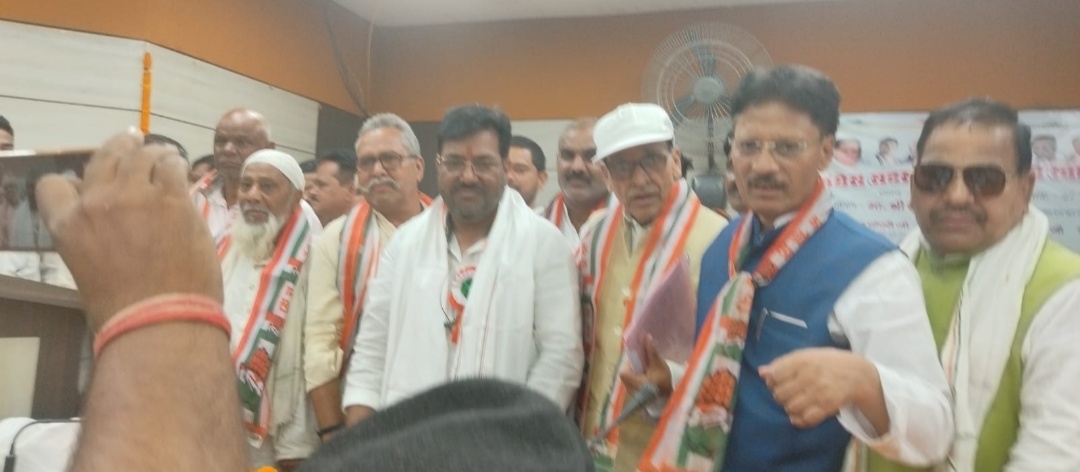 कांग्रेस प्रदेश अध्यक्ष बृजलाल खाबरी शनिवार को आजमगढ़ में कार्यकर्ताओं ने जगह-जगह किया भब्य स्वागत 