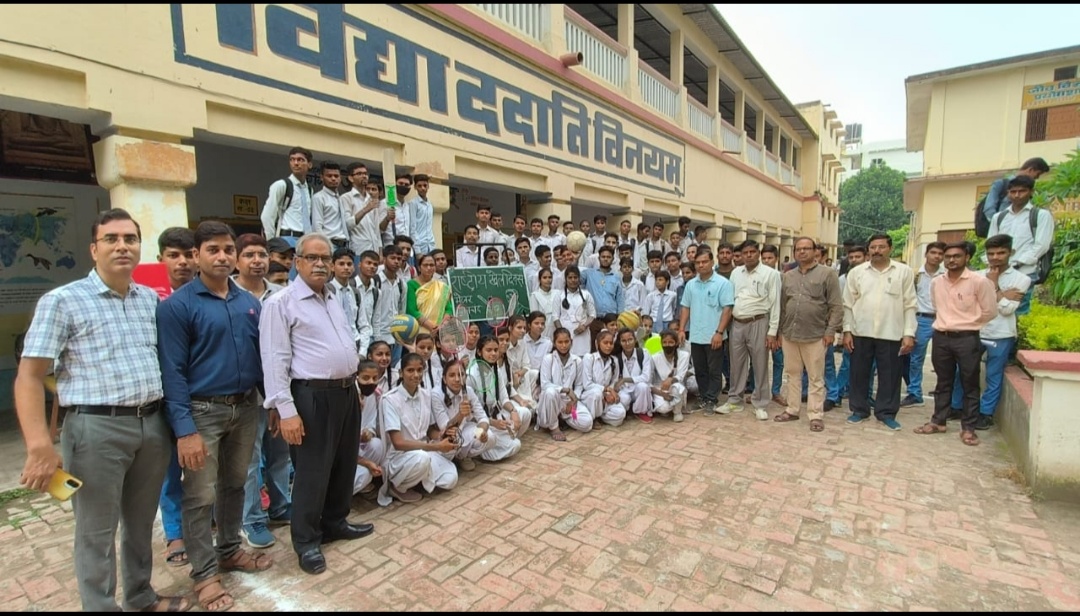 महाबोधि इण्टर कालेज में छात्र सैनिकों और विद्यार्थियों के बीच मनाया गया राष्ट्रीय खेल दिवस