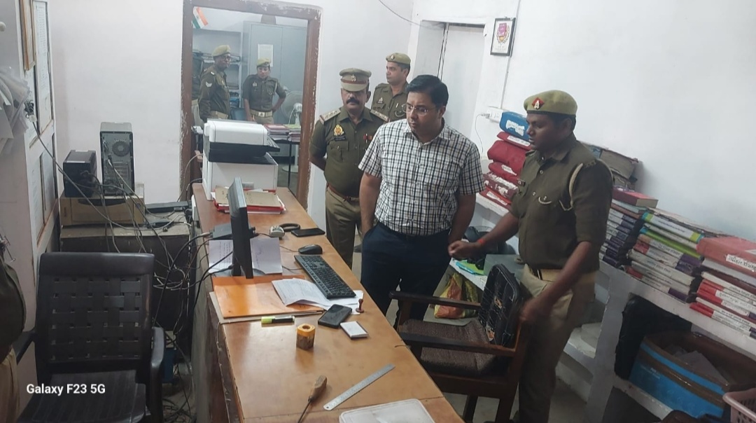 वरिष्ठ पुलिस अधीक्षक गोरखपुर द्वारा शहर क्षेत्र के थाना कैण्ट का आकस्मिक निरीक्षण किया गया