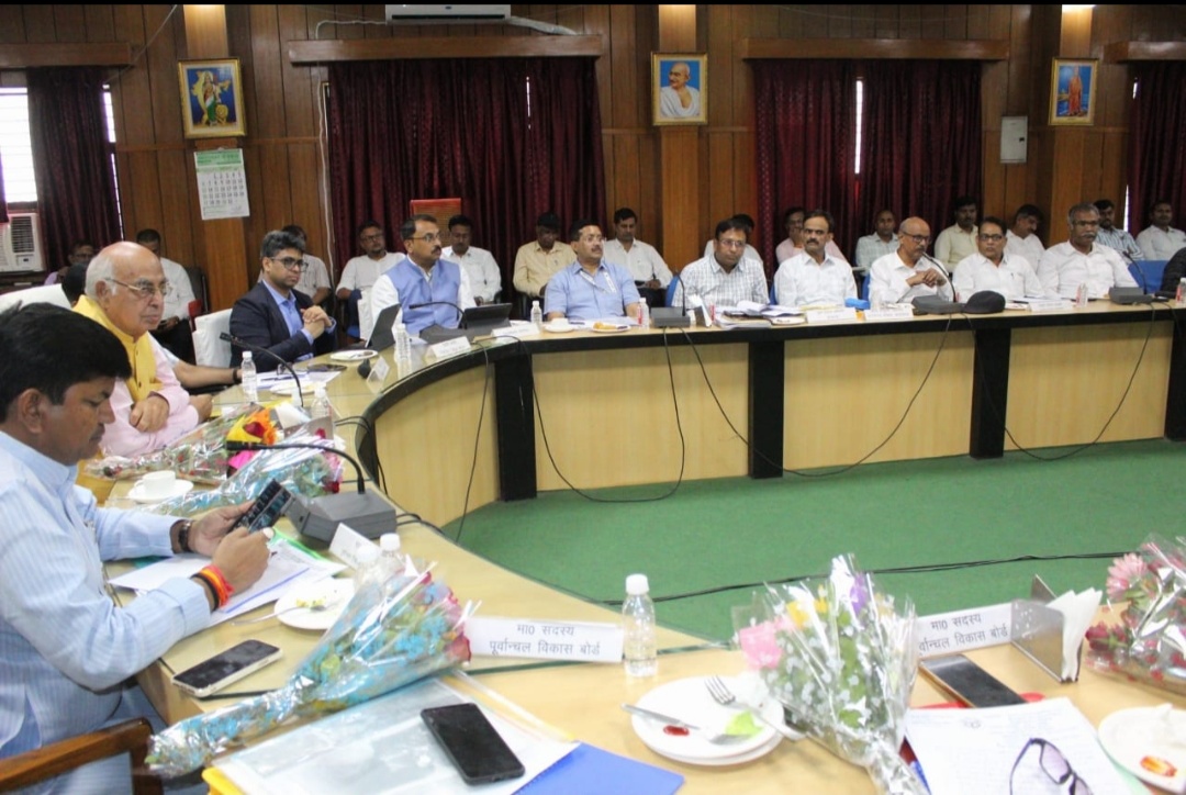आजमगढ़ -: पूर्वांचल विकास बोर्ड की बैठक सम्पन्न