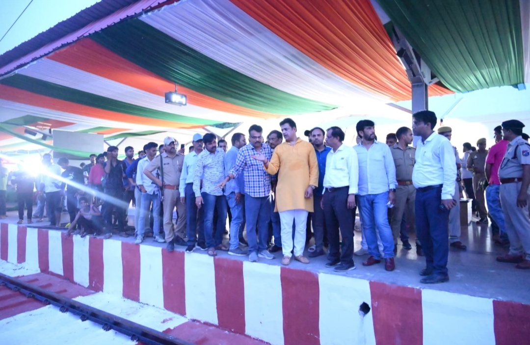 सांसद रवि किशन ने किया गोरखपुर रेलवे स्टेशन का निरीक्षण, कहा- ऐतिहासिक होगा पीएम का कार्यक्रम 